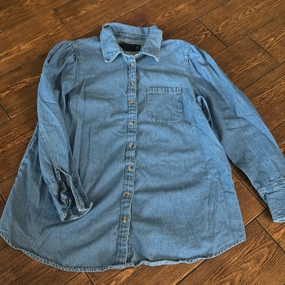 ASOS DESIGN DENIM BUTTON DOWN PLEATED AT SHOULDER - Picture 1 of 7